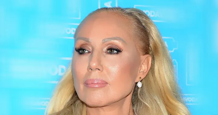 (FOTO) Lepa Brena iznenadila tamnom kosom, fanovi je uporedili sa Cher