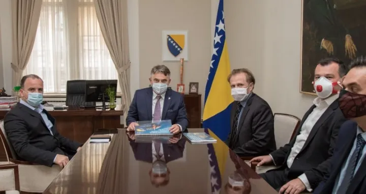 Kom&scaron;ić sa privrednicima: Razgovor o mjerama za jačanje domaćih firmi