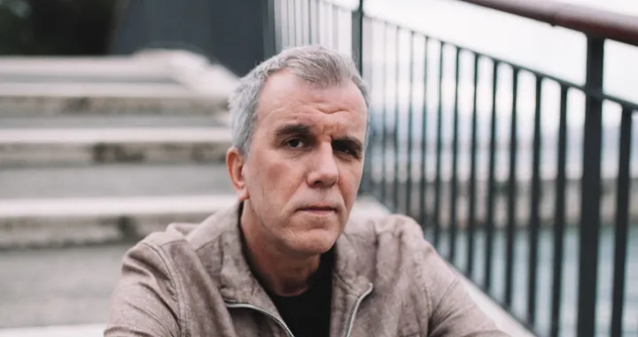 Osvrt: Neka se slika raspada