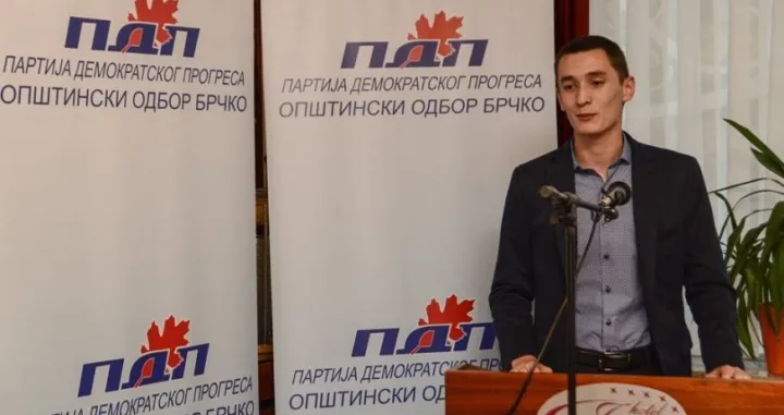 Aktivisti SNSD-a fizički napali predsjednika mladih PDP-a: "Ovo je na&scaron; grad, svi rade onako kako mi kažemo"