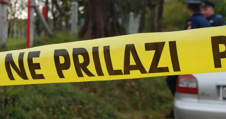 Policija na nogama / Bomba postavljena pod automobil, vozač čudom preživio