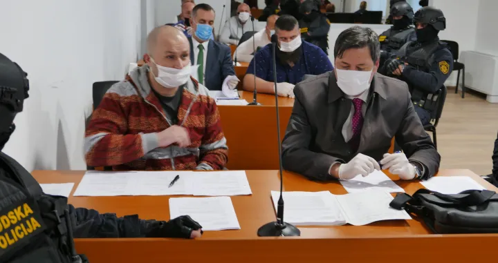 (FOTO) Počelo suđenje Berizu Kabiloviću / Reketarenje, nasilništvo, pripremanje likvidacija... - Pokušali su me ubiti, a onda mi je zapaljen automobil