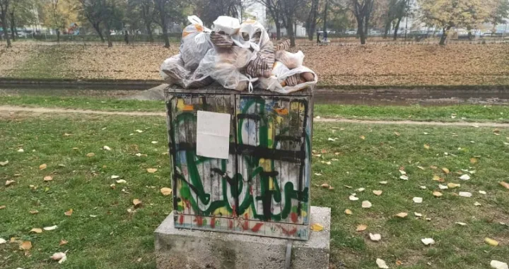(FOTO) Nepoznati sarajevski dobročinitelj u hladnim danima pomaže ljudima koji nemaju &scaron;ta da jedu