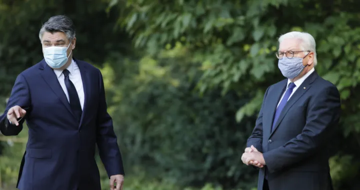 "Za dom spremni" / Novi skandal u Hrvatskoj zbog usta&scaron;kih simbola: Milanović napustio ceremoniju