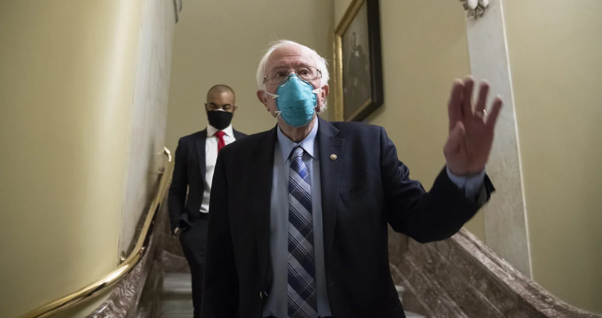 Bernie Sanders&nbsp;&quot;ležernim&quot; stajlingom skrenuo je na sebe pažnju/EPA