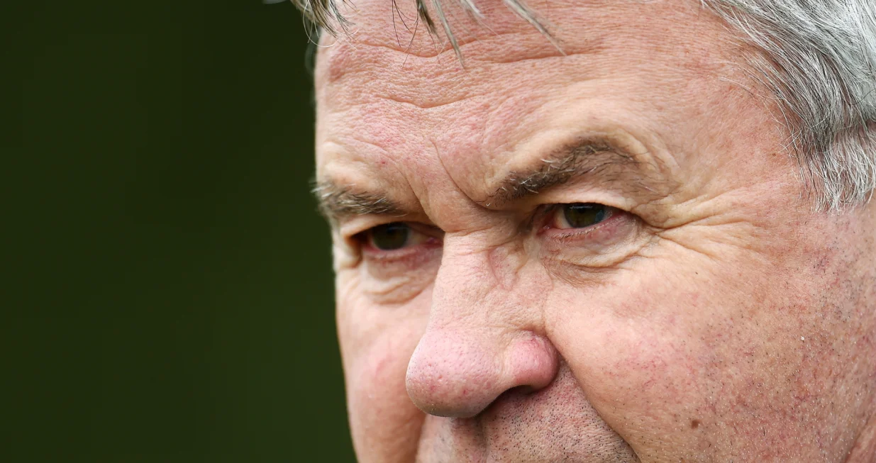 epa08617998 (FILE) Former Chelsea manager Guus Hiddink during a training session at the team's training complex in Cobham, south west of London, Britain, 08 March 2016, re-issued 22 August 2020. Hiddink takes over the national team of Cura&ccedil;ao on September 1st. The 73-year-old has signed a contract until after the 2022 World Cup in Qatar, as media reports. EPA/ANDY RAIN *** Local Caption *** 52635093