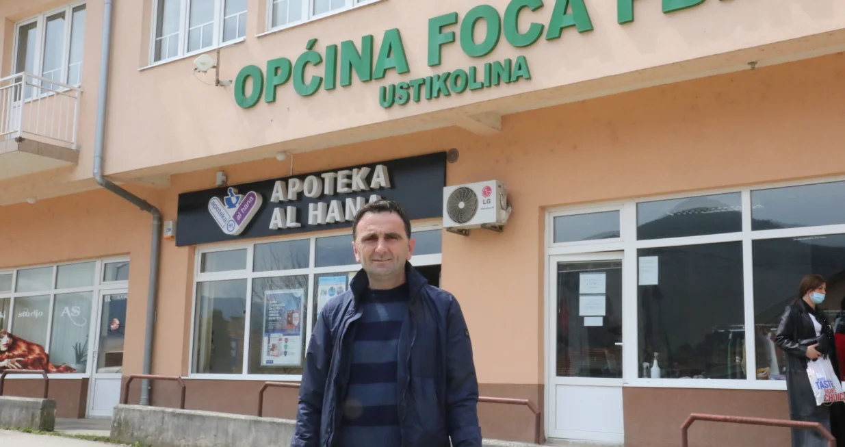 Novi načelnik ispred zgrade Općine/Didier Torche