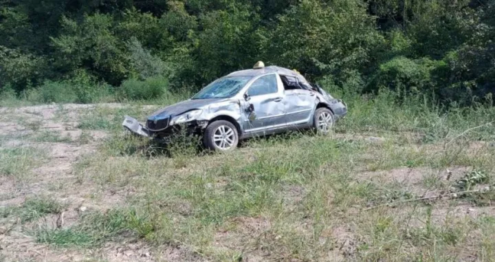 Nesvakida&scaron;nji slučaj / Maloljetnik ukrao vozilo od taksiste, a potom sletio sa puta