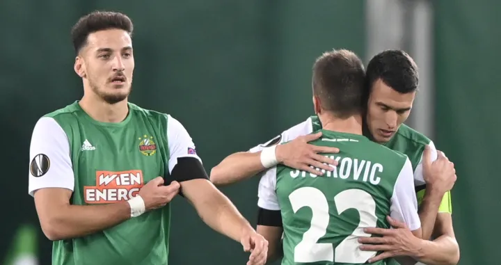 epa08800940 Dejan Ljubicic (R) of Rapid celebrates with teammate Filip Stojkovic after scoring the 1-1 during the UEFA Europa League group B match between Rapid Vienna and Dundalk in Vienna, Austria, 05 November 2020. EPA/CHRISTIAN BRUNA