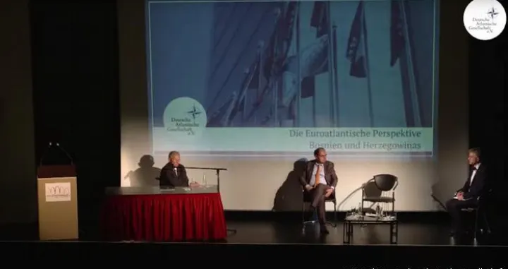 Izjave o BiH na Schmidtovom skupu u Njemačkoj: Muslimansko ostrvo sa konfliktnim potencijalom i &scaron;ta su to "Bo&scaron;njaci nacionalisti napravili od Srebrenice"