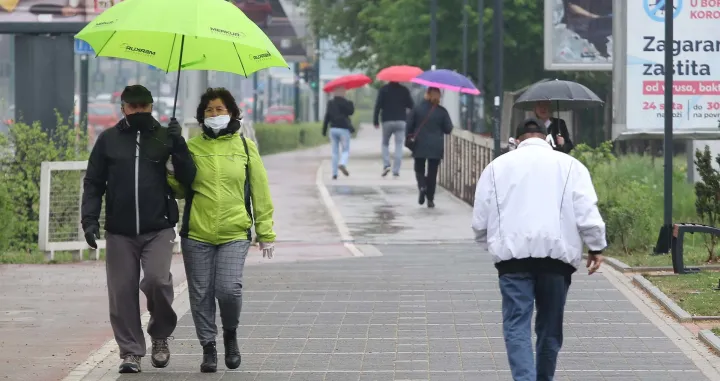 Ilustracije u dane korone:Tmurno i hladno. &Scaron;etnica kod op&scaron;tine novi grad bulevar me&scaron;e selimovića/Senad Gubelić