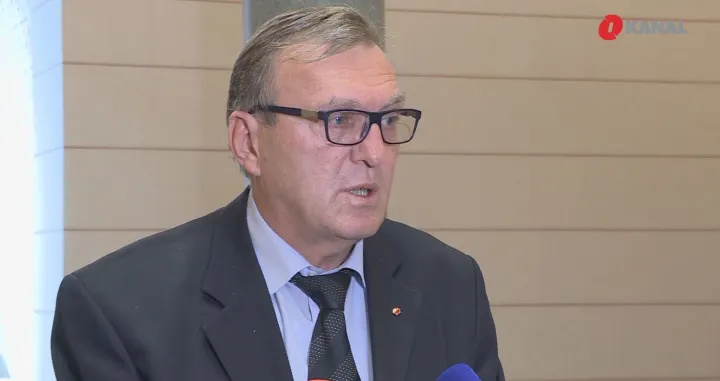 (VIDEO) Dragan Stevanović: Najvažnije je konačno odati pijetet građanima Sarajeva bez obzira od čije ruke su stradali