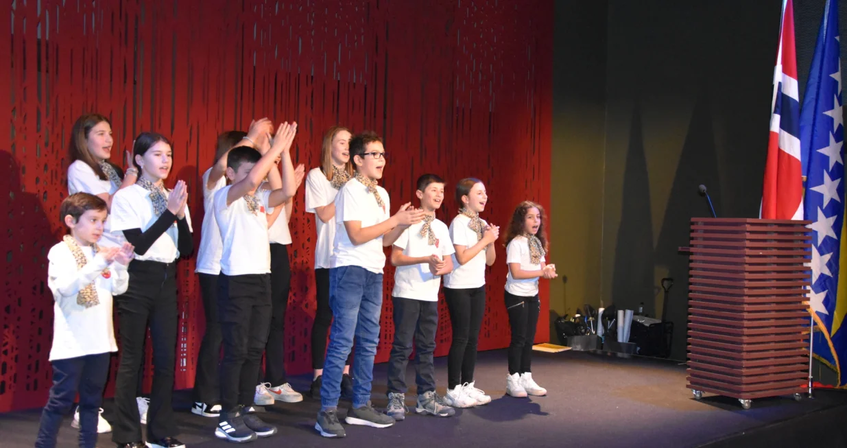 Omladinska &scaron;kola "Jabuka"/Fahro Konjhodžić