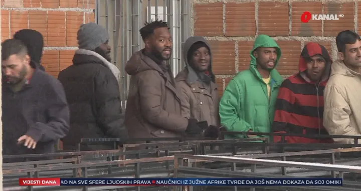 (VIDEO) Posjetili smo migrantski kamp Blažuj: Pogledajte u kakvim uvjetima migranti dočekuju zimu