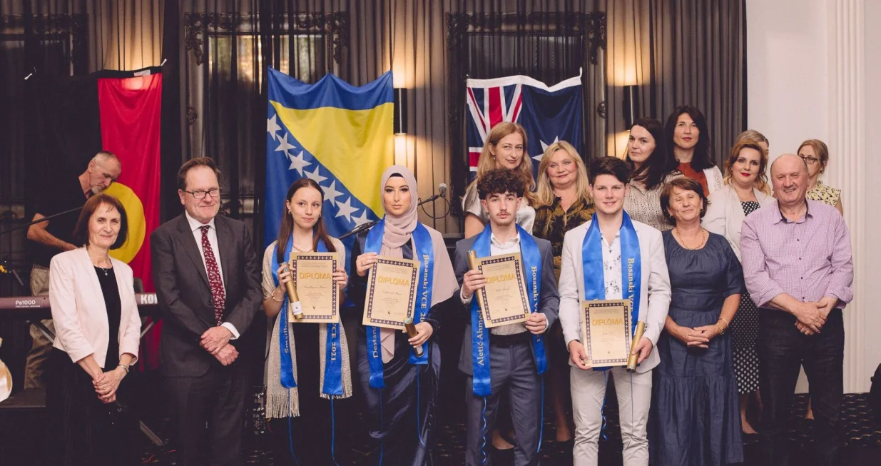 Matursko veče u Melbourneu/ Semra Makaš