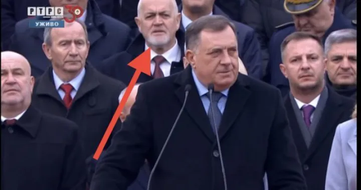 Ratni zločinac iz Srebrenice VIP gost na obilježavanju neustavnog dana RS: Vinko Pandurević iza leđa Milorada Dodika