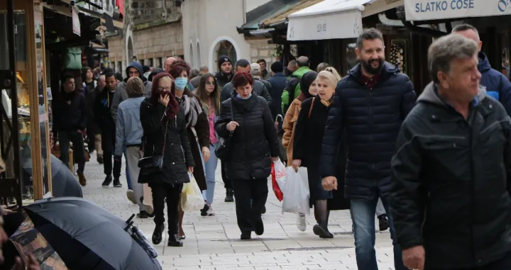 &Scaron;etnja ferhadija sezonska gripa/Senad Gubelić