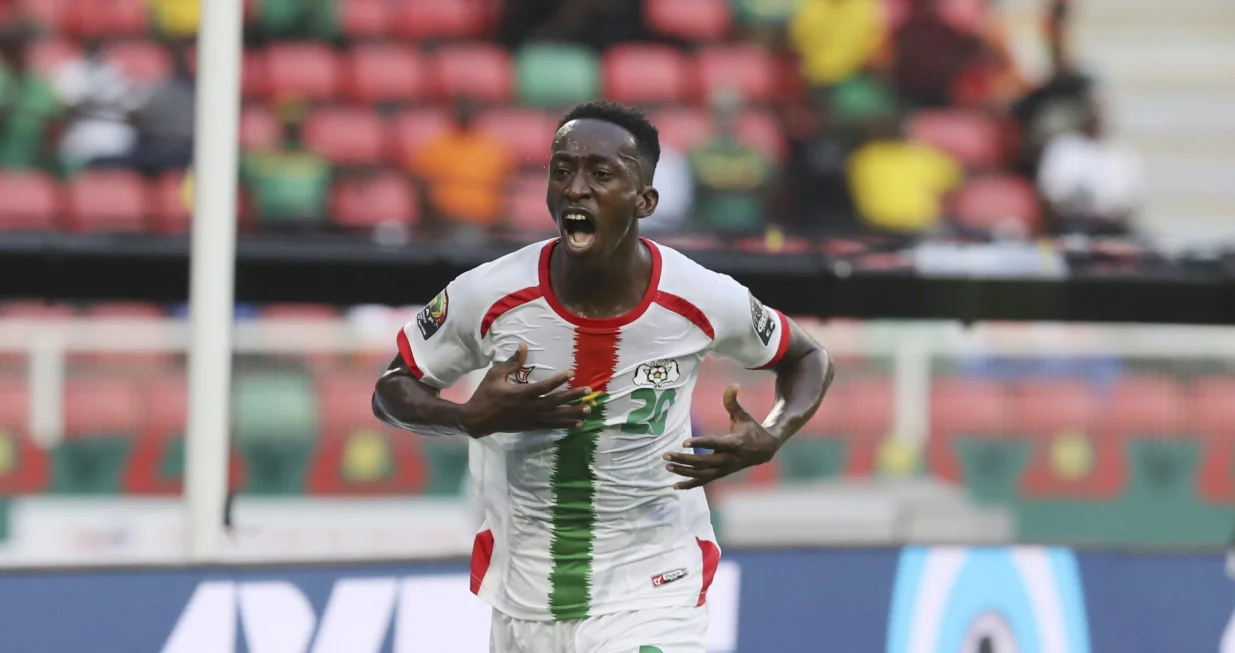 epa09676010 Gustavo Fabrice Sangare of Burkina Faso celebrates a goal during the 2021 Africa Cup of Nations soccer match between Cameroon and Burkina Faso at Olembe Stadium in Yaounde, Cameroon, 09 January 2022. EPA/GAVIN BARKER