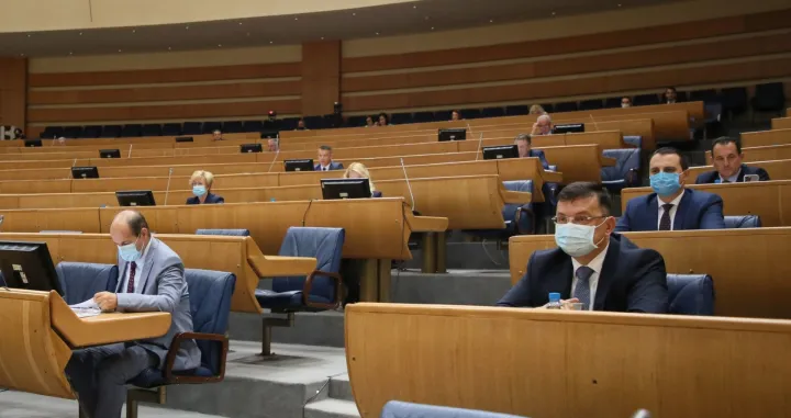 SARAJEVO, 15. juna (FENA) - Sjednica Predstavničkog doma Parlamentarne skup&scaron;tine Bosne i Hercegovine na kojoj bi trebale biti razmatrane izmjene Zakona o Vijeću ministara BiH počela je danas u Sarajevu.(Foto FENA/Amer Kajmović)/