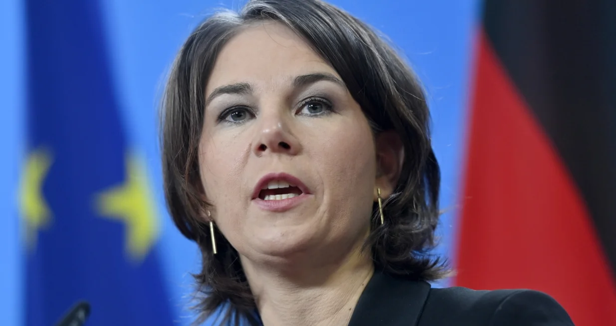 epa09791668 German Foreign Minister Annalena Baerbock attends a joint press conference after bilateral talks with her Slovenian counterpart at the Foreign Ministry in Berlin, Germany, 28 February 2022. EPA/JOHN MACDOUGALL/POOL/John Macdougall/Pool