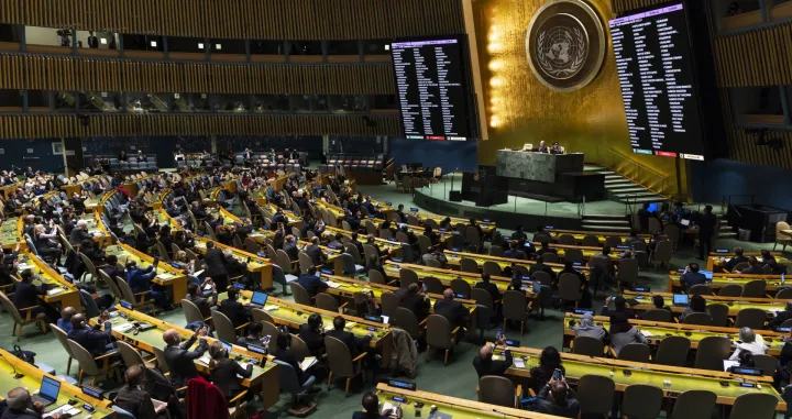 epa09846719 Screens show results from voting by the United Nations General Assembly as member countries pass a resolution denouncing the humanitarian crisis being caused by Russia's invasion of Ukraine at United Nations headquarters in New York, New York, USA, 24 March 2022. EPA/JUSTIN LANE/Justin Lane