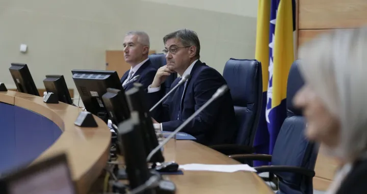 SARAJEVO, 14. decembra (FENA) - Postavljanjem poslaničkih pitanja na koja bi članovi Vijeća ministara Bosne i Hercegovine trebali odgovarati usmeno, počela je sjednica Predstavničkog doma Parlamentarne skupštine BiH. (Foto FENA/Hazim Aljović)/Foto Fena/hazim Aljović