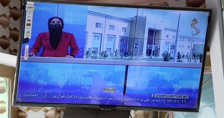 epa09966612 An Afghan female news anchor wears a face veil during a broadcast on TV in Kandahar, Afghanistan, 22 May 2022. The Taliban government on 19 May 2022, notified Afghan media outlets that the order for women to cover their faces in public extended to the entire population and therefore women TV presenters have to follow the norm, especially because they set an example for the country. EPA/STRINGER/Stringer