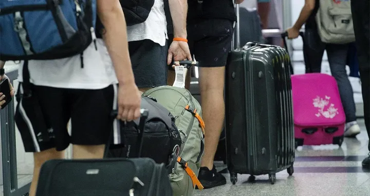 Odlazak iz bih ilustracija, koferi/