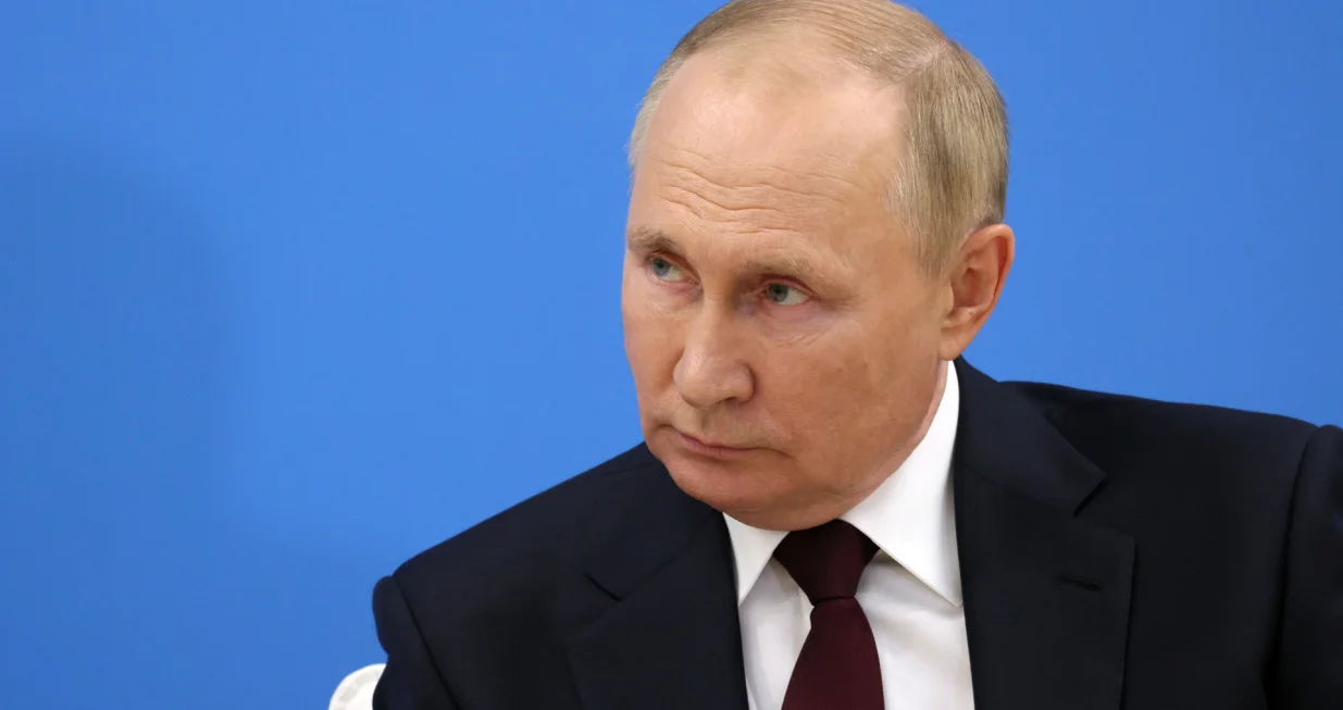 epa10152576 Russian President Vladimir Putin holds an open lesson 'Talking about the important', which was attended by the winners of olympiads and competitions in the field of culture, art, science and sports, at the Museum and Theater and Educational Complex in Kaliningrad, Russia, 01 September 2022. EPA/GAVRIIL GRIGOROV/SPUTNIK/KREMLIN POOL MANDATORY CREDIT/Gavriil Grigorov/Sputnik/Kremlin Pool