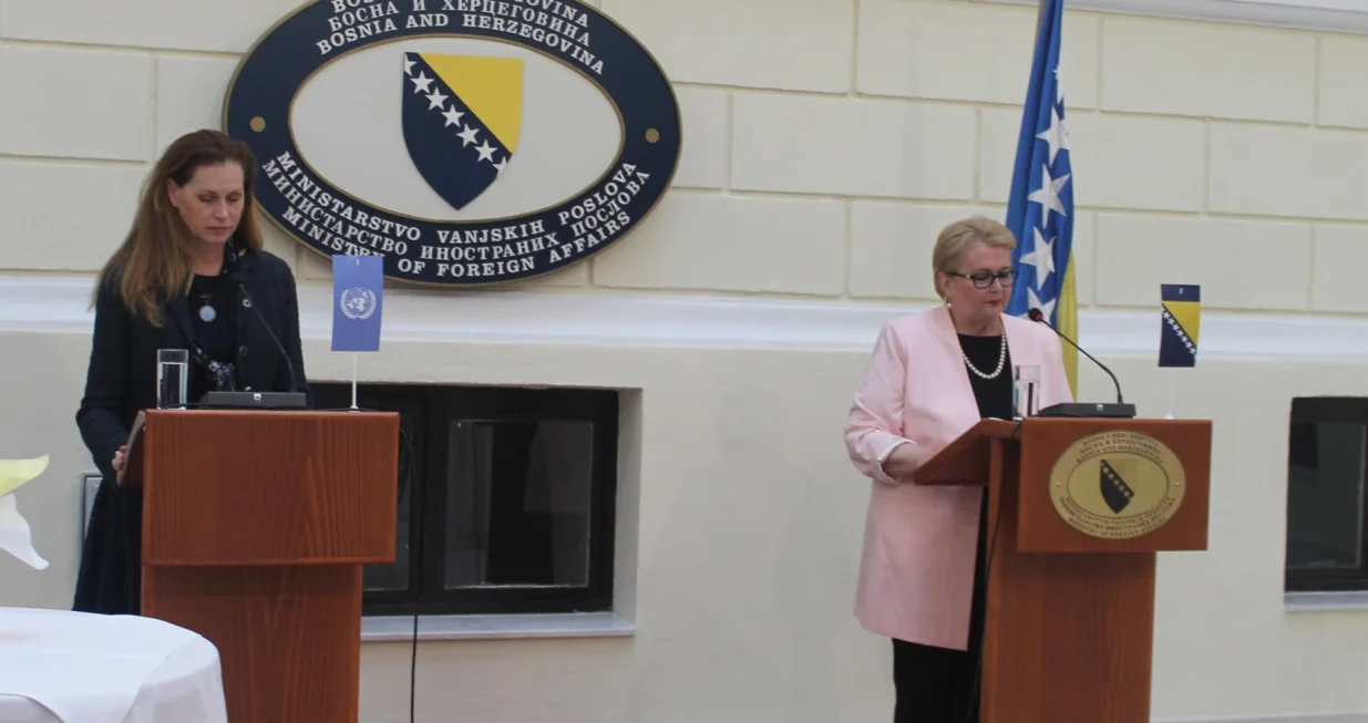 Turković - UN - Macdonald.JPG/