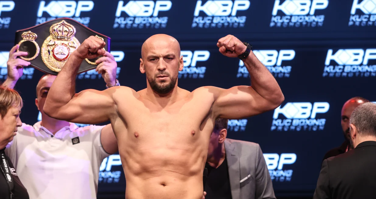 Iron Puki  Boxen: KUC Boxing, Waage, Falkensee, 07.10.2022<br>Edin Puhalo (BIH) - Roman Golovashchenko (UKR)<br>&copy; Torsten Helmke 