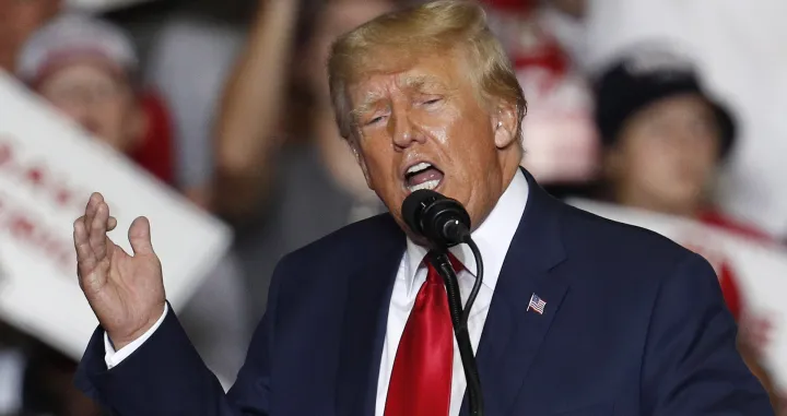 epa10190803 Former US President Donald Trump speaks during a Save America rally at the Covelli Centre in Youngstown, Ohio, USA, 17 September 2022. EPA/DAVID MAXWELL/David Maxwell