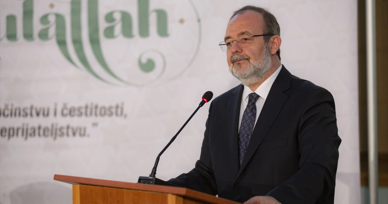 Univerzitetski profesor i biv&scaron;i predsjednik Ureda za vjerske poslove Republike Turkiye Mehmet Gormez održao je večeras u Sarajevu predavanje u okviru tradicionalne manifestacije Dani o Allahovom poslaniku "Selam ya Resulallah"<br>Anadolija/