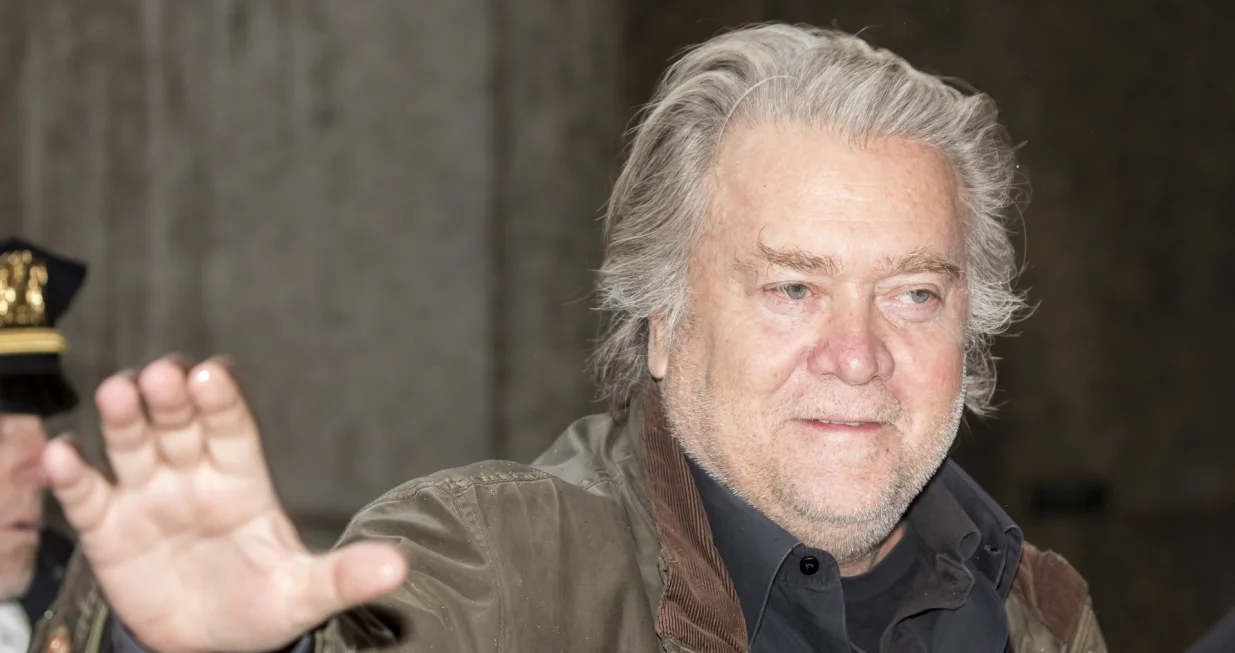 epa10222825 Stephen Bannon, a former advisor to US President Donald Trump, arrives to New York State Supreme Court for a hearing related to charges he is facing for his role with the 'We Build the Wall' group in New York, New York, USA, 04 October 2022. Bannon has been charged with money laundering, conspiracy and fraud, and could face between five and fifteen years in jail if convicted. EPA/JUSTIN LANE/Justin Lane