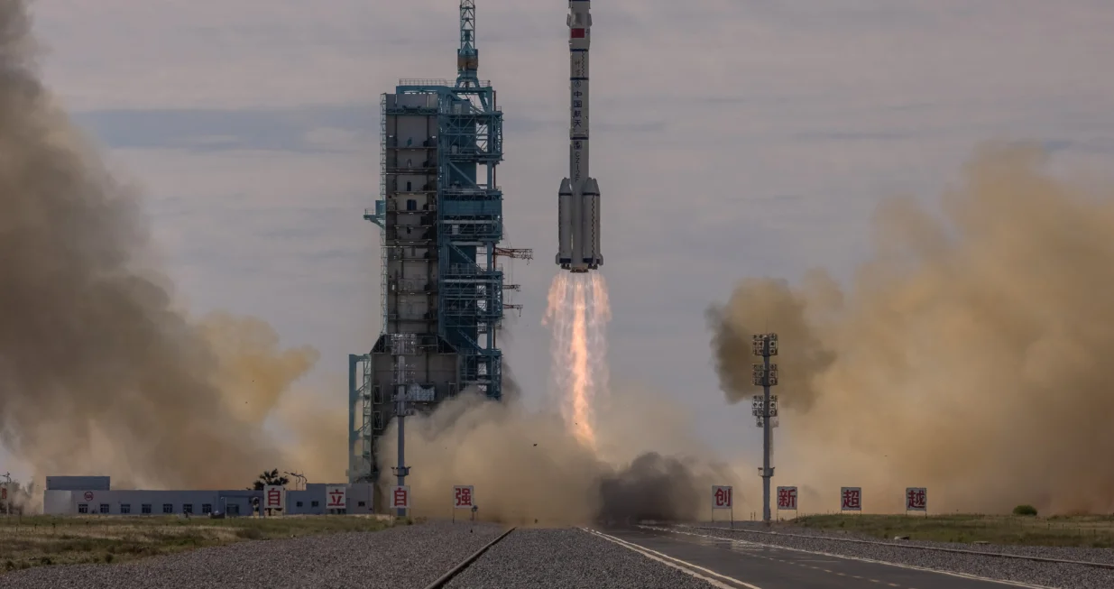 epa09278524 The Long March-2F carrier rocket, carrying the Shenzhou-12, takes off from the launch site at the Jiuquan Satellite Launch Center, in the Gobi Desert, Inner Mongolia, near Jiuquan, China, 17 June 2021. China launched the Shenzhou-12 spacecraft carrying three crew members Tang Hongbo, Nie Haisheng, and Liu Boming to the orbiting Tianhe core module for a three-month mission on 17 June. The mission is China's first manned spaceflight in almost five years. EPA/ROMAN PILIPEY/Roman Pilipey