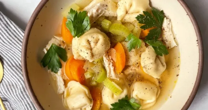 pileća tortelini supa/