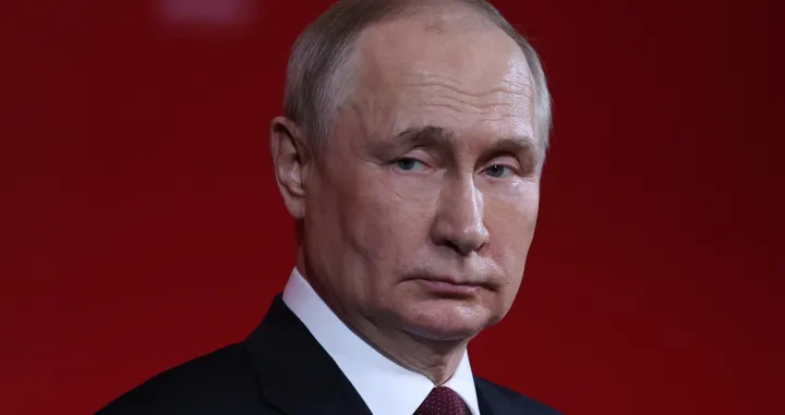 epa10296445 Russian President Vladimir Putin delivers a speech during a ceremony to mark the 75th anniversary of the Federal Medical-Biological Agency (FMBA) in Moscow, Russia, 09 November 2022. EPA/SERGEJ BOBYLEV/KREMLIN POOL/SPUTNIK/POOL MANDATORY CREDIT/Sergej Bobylev/Kremlin Pool/Sputnik/Pool