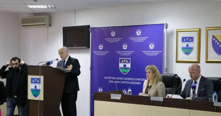 Arnautović je certifikate uručio članovima Skup&scaron;tine USK/Fena/