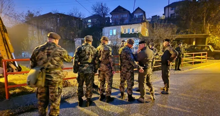 Vojska Srbije pomaže građanima ugroženim poplavama/Anadolija/