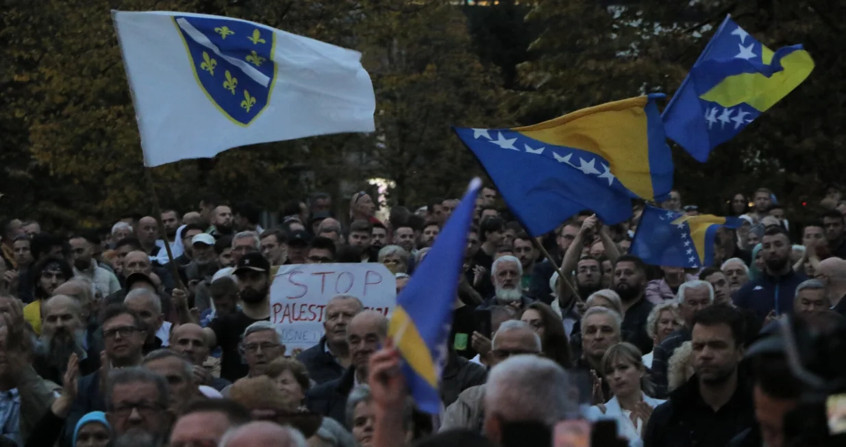 Treći po redu protesti ispred zgrade OHR-a &Scaron;mit/Senad Gubelić