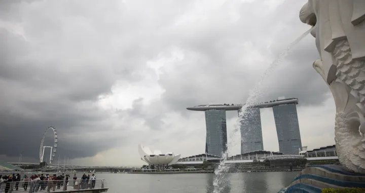 epa10343778 People visit the Merlion Park in Singapore, 02 December 2022. Singapore has tied with New York as the world's most expensive cities, according to the Worldwide Cost of Living 2022 survey by London-based Economist Intelligence Unit (EIU) released on 01 December. EPA/HOW HWEE YOUNG/How Hwee Young
