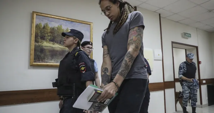 epa10105916 Two-time Olympic gold medalist and WNBA player Brittney Griner (C) is escorted to hear the court's verdict in Khimki City court in Khimki outside Moscow, Russia, 04 August 2022. The Khimki City Court has sentenced Griner to nine years in prison after finding her guilty on charges of drug smuggling. EPA/MAXIM SHIPENKOV/Maxim Shipenkov