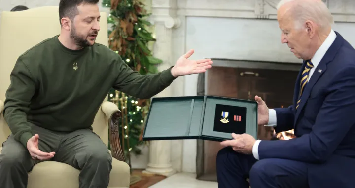 epa10375855 US President Joe Biden (R) meets with Ukrainian President Volodymyr Zelensky (L) in the Oval Office at the White House, in Washington DC, USA, 21 December 2022 in Washington. Zelenskiy is on his first known foreign trip since Russia invaded Ukraine more than 300 days ago, travelling to the US on a high-stakes visit to secure support for his war effort. EPA/Oliver Contreras/Sipa USA/POOL/Oliver Contreras/sipa Usa/pool