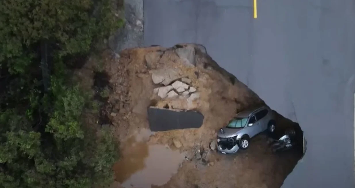 Na svu sreću, vlasti su uspjele izvući i spasiti vozače<br><br>/Prtscr