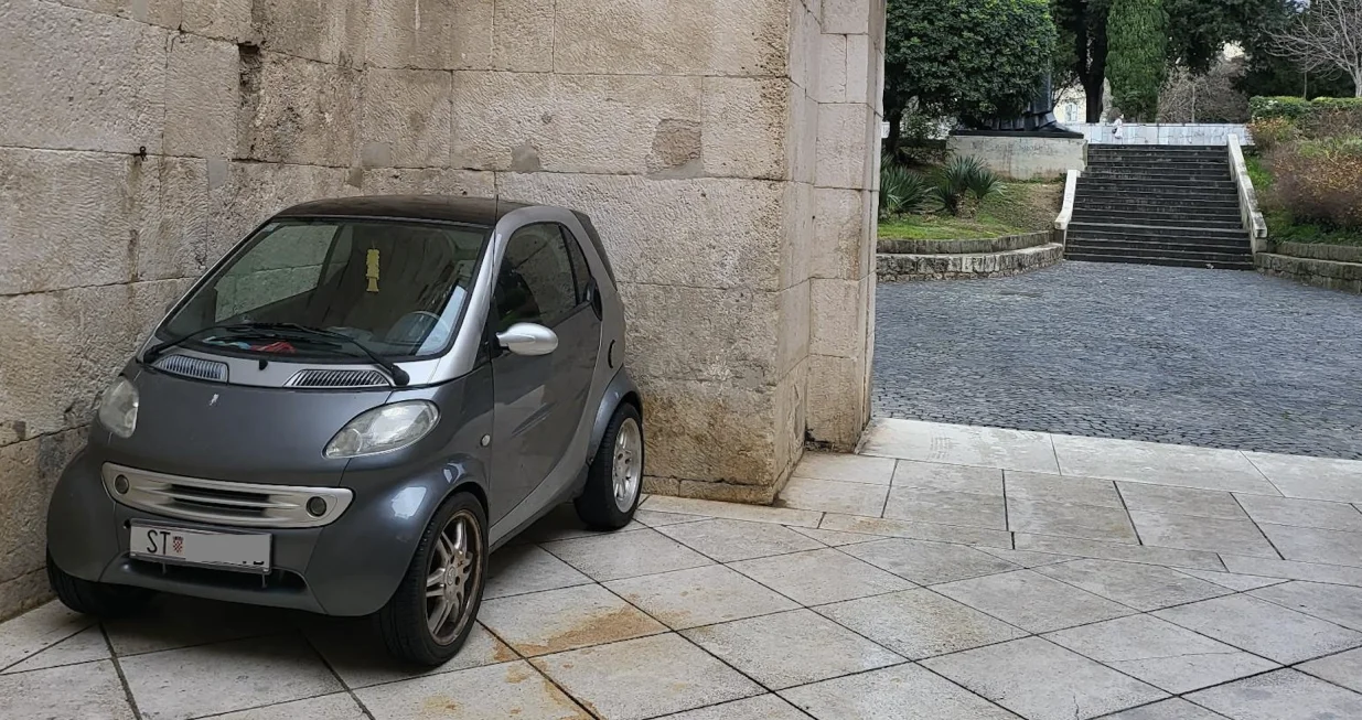 Smart u Dioklecijanovoj palači/ Facebook/