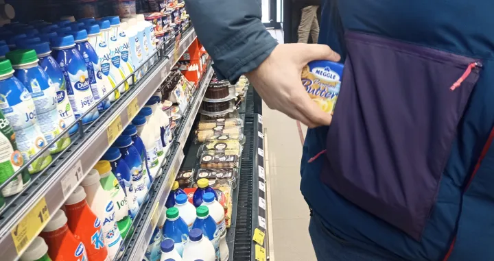 Krađa proizvoda po samoposluga a i tržnom centrima/Didier Torche 