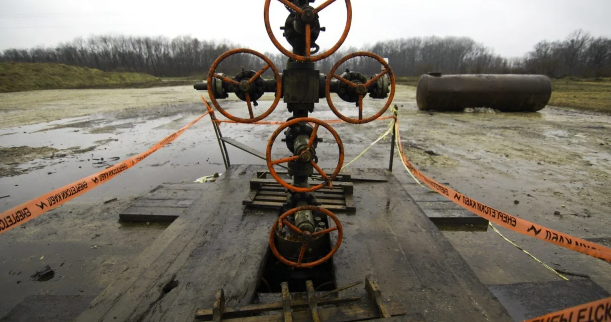 Nafta, Posavina, Obudovac kod &Scaron;amca, Rusi i bu&scaron;otina/