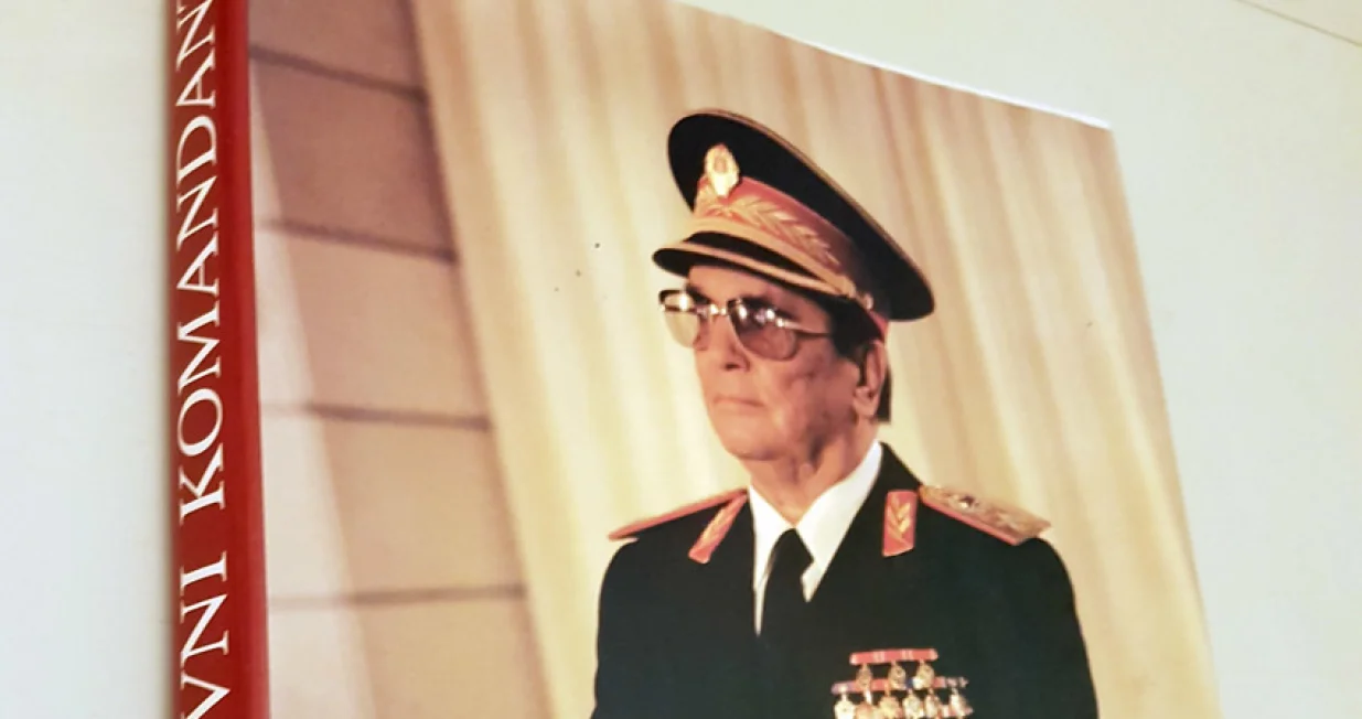 Knjiga na poklon: Tito - vrhovni komandant, Miralem Pervizović/Privatni Album