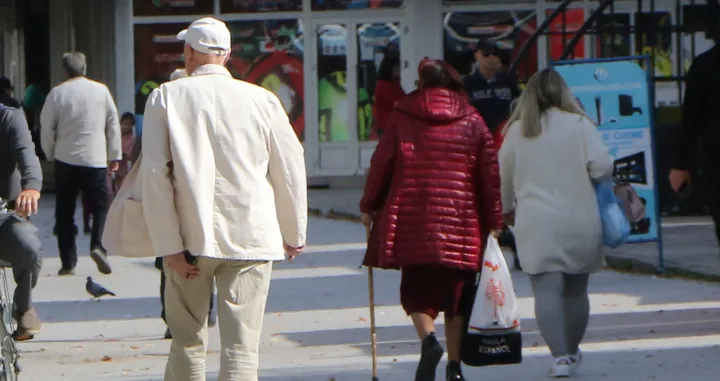 Ilustracije Dobrinja penzioneri penzioner/Senad Gubelić