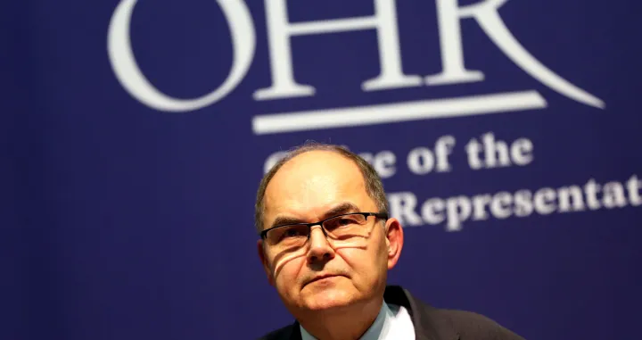 epa10225104 The High Representative and Special Representative of the EU in Bosnia and Herzegovina, German diplomat Christian Schmidt, gives a press conference, in Sarajevo, Bosnia and Herzegovina, 05 October 2022. Schmidt spoke about his decision to amend election laws following general elections on 02 October, noting that the amendments were to address post-election negotiations on party coalitions and not the held elections. EPA/FEHIM DEMIR/Fehim Demir